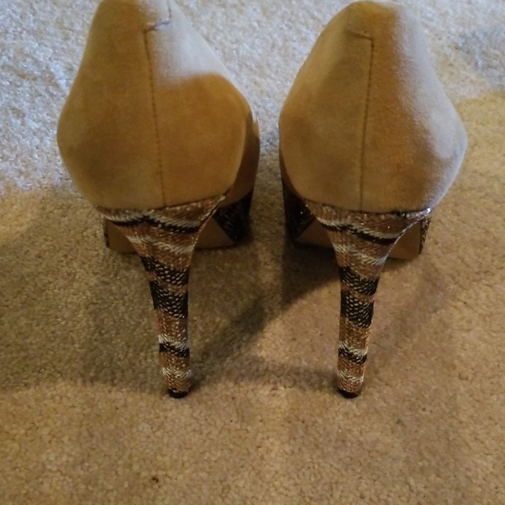 Heels - Picture 2 of 5